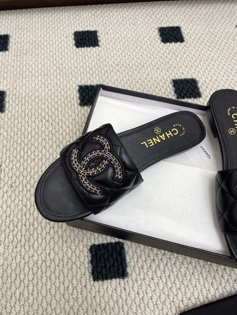 Ch**el slippers